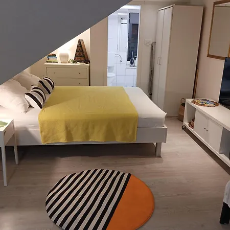 Funky Place, Near Center And * Split