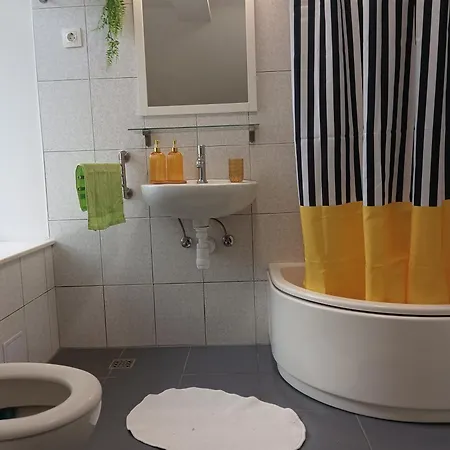 Funky Place, Near Center And Lägenhet *