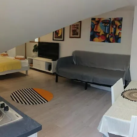 Funky Place, Near Center And * Split